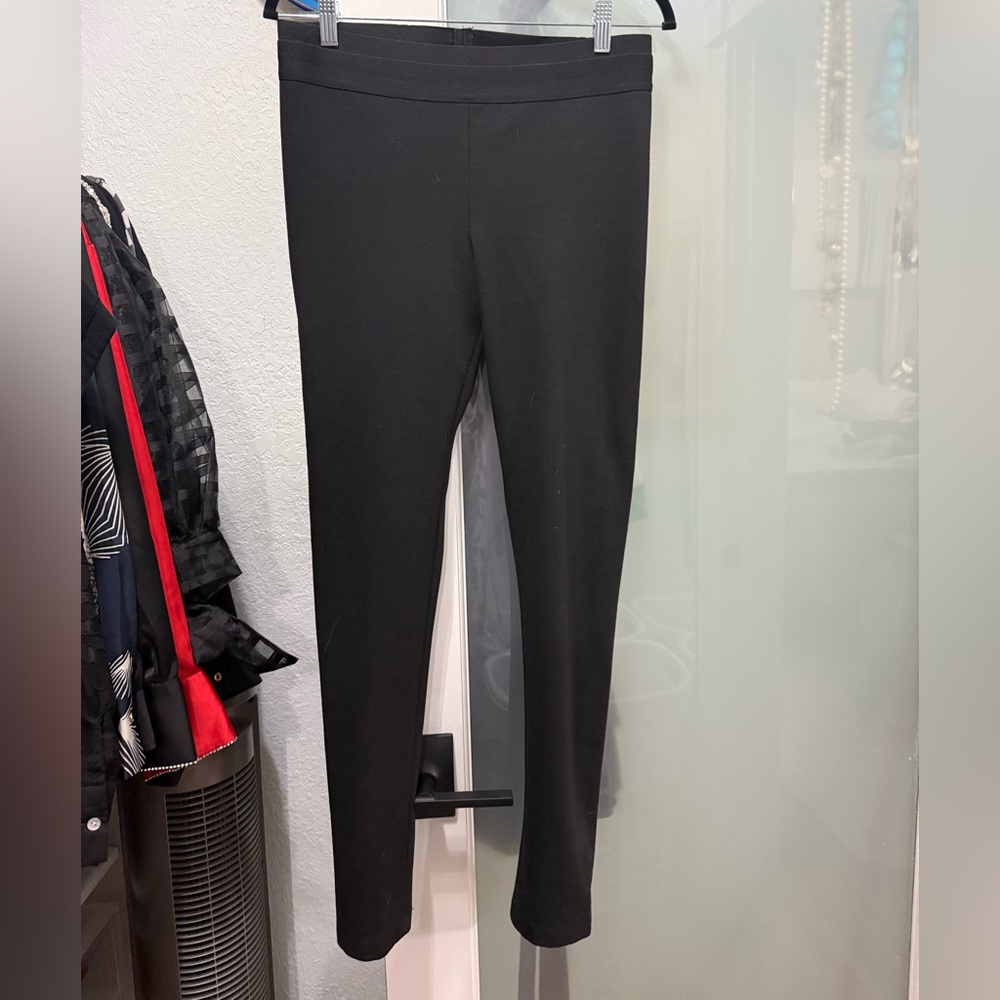 BCBGMaxAzria black Legging/slim pants Medium-back zipper cook detail- NWOT
